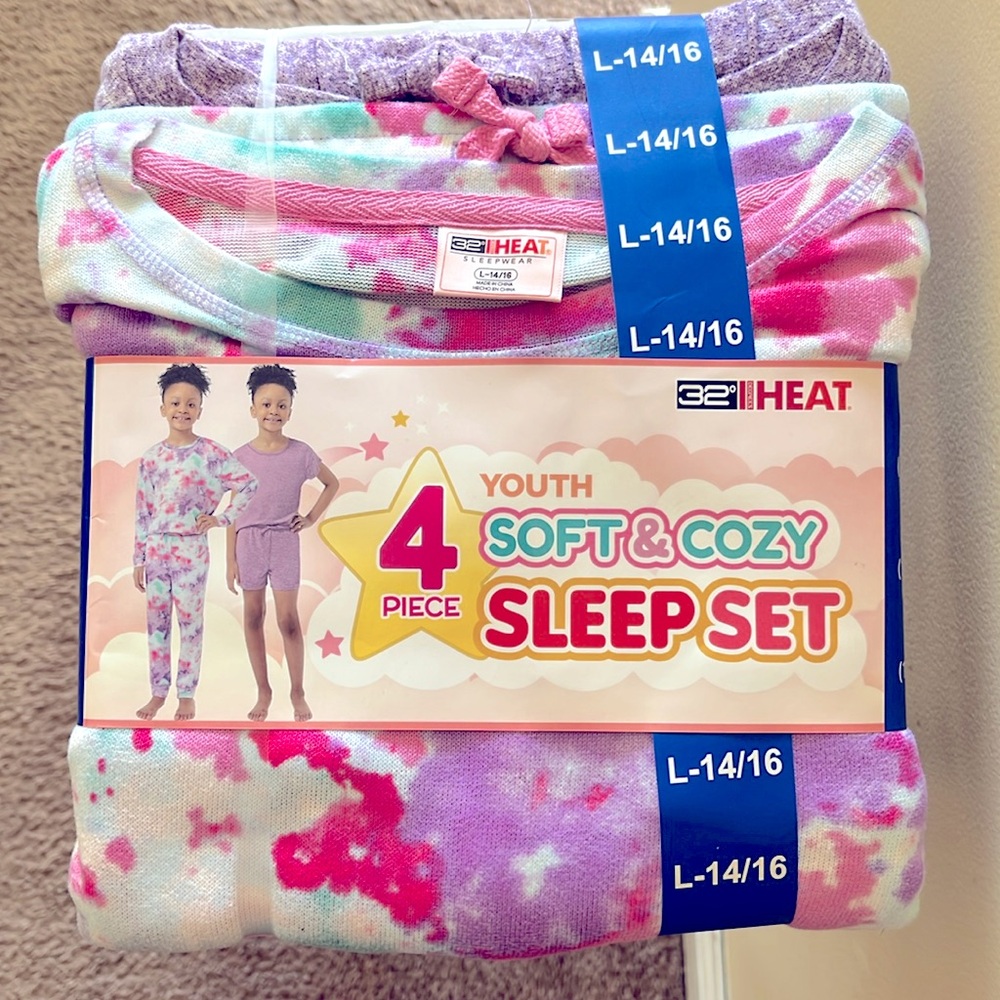 Girls size 14/16 NWT soft and cozy sleep set